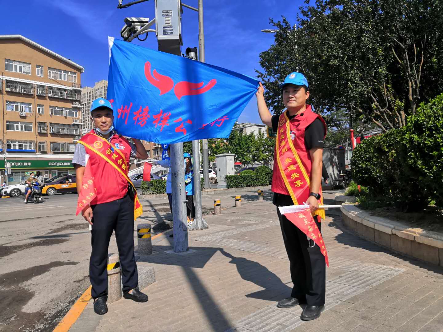 <strong>骚鸡吃大鸡巴淫叫操逼</strong>